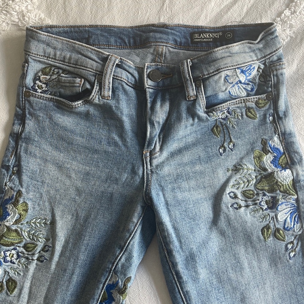 Size 26 BLANKNYC skinny classique embroidered jean